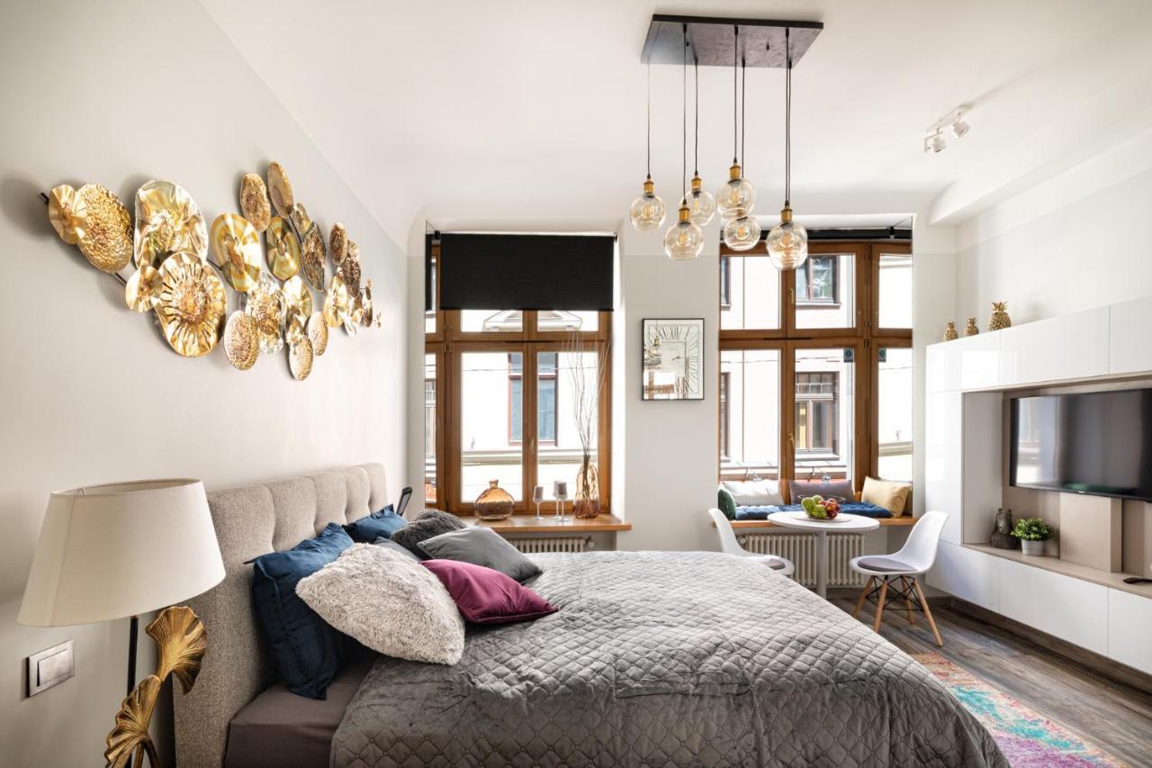 Art Design King Bed Studio Apartment In Old Town Рига Экстерьер фото