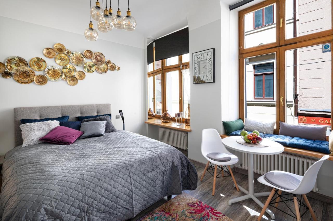 Art Design King Bed Studio Apartment In Old Town Рига Экстерьер фото